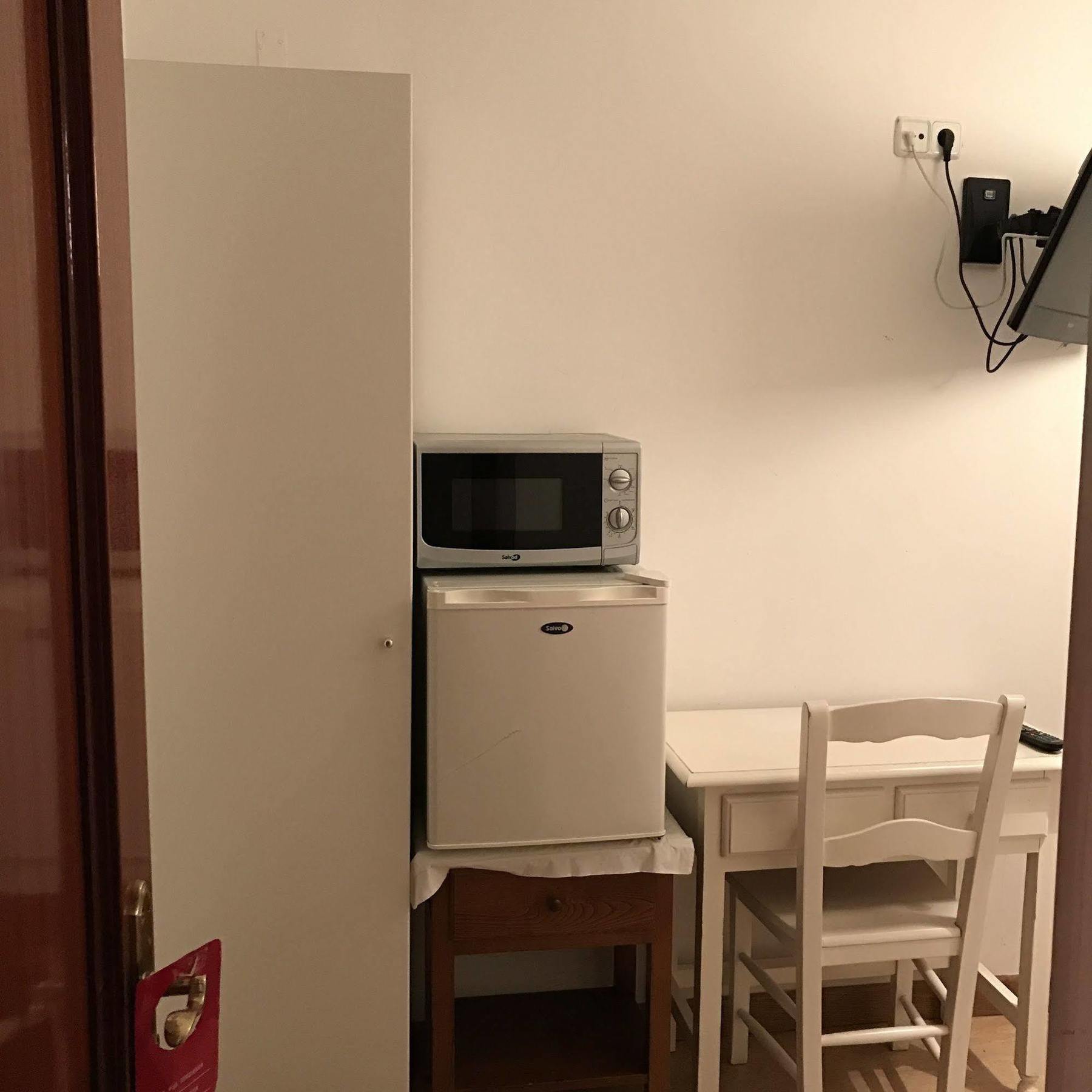 Hostal La Estrella Madrid Exterior photo