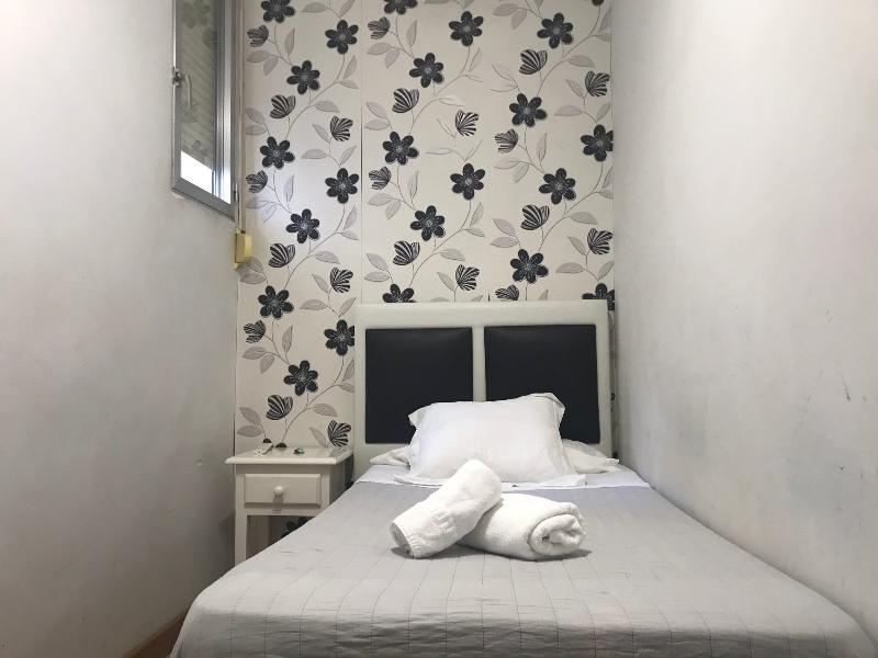 Hostal La Estrella Madrid Exterior photo